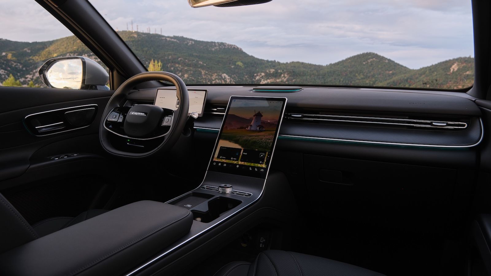 Lepas στην Ελλάδα: Τα L6 και L8 PHEV από 33.900 και 42.900 ευρώ